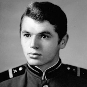 V. Khrapunov, commandant de la section batterie radiotechnique. 1969