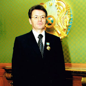 Presentation of the Order of Parasat. 2000